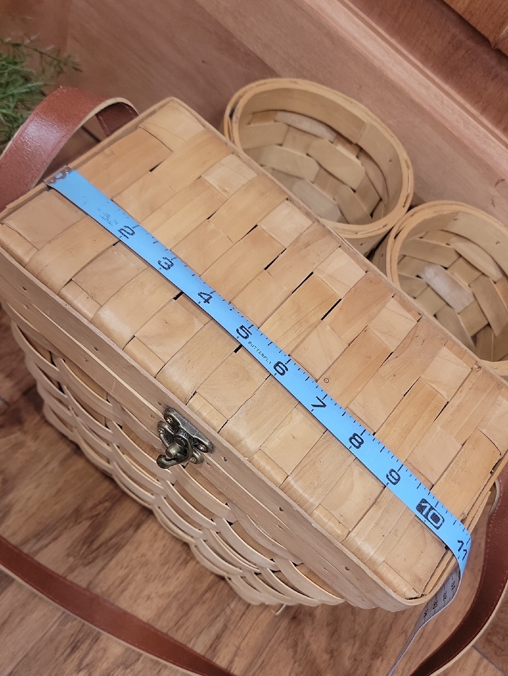 Split Cedar Picnic & Wine Basket - Picture 10 of 13